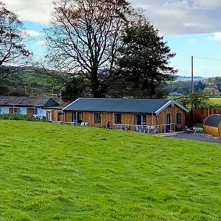 Newlands Farm Stables קנדל
